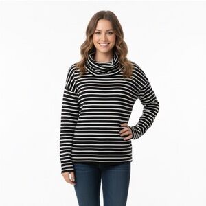 Time & Tru size medium black fleece sweater